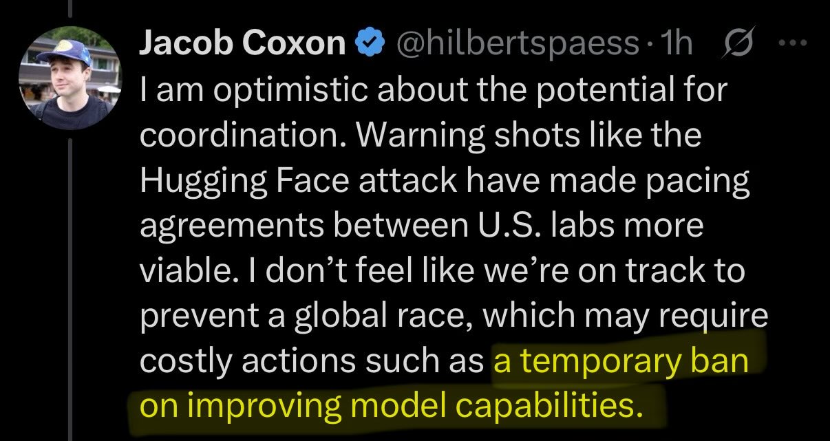Capture en mode sombre d'un post de Jacob Coxon évoquant une interdiction temporaire d'améliorer les capacités des modèles, avec la phrase finale surlignée en jaune